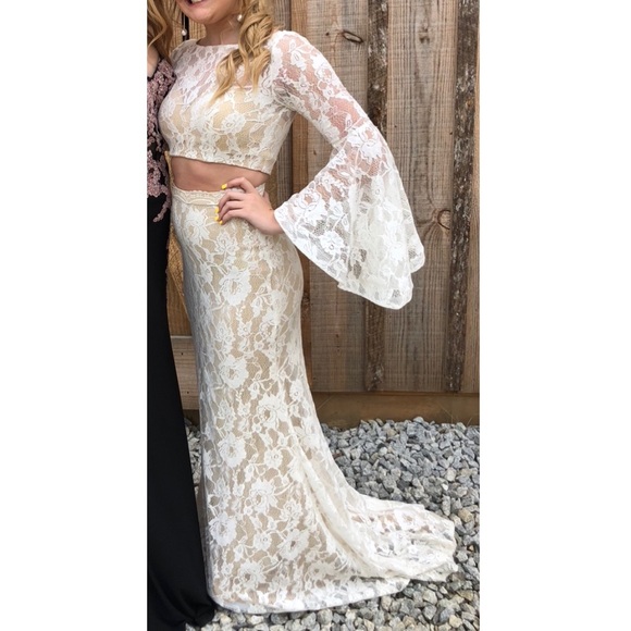 Mac Duggal Lace Prom Gown / Wedding Dress, Size 2 - Picture 4 of 5